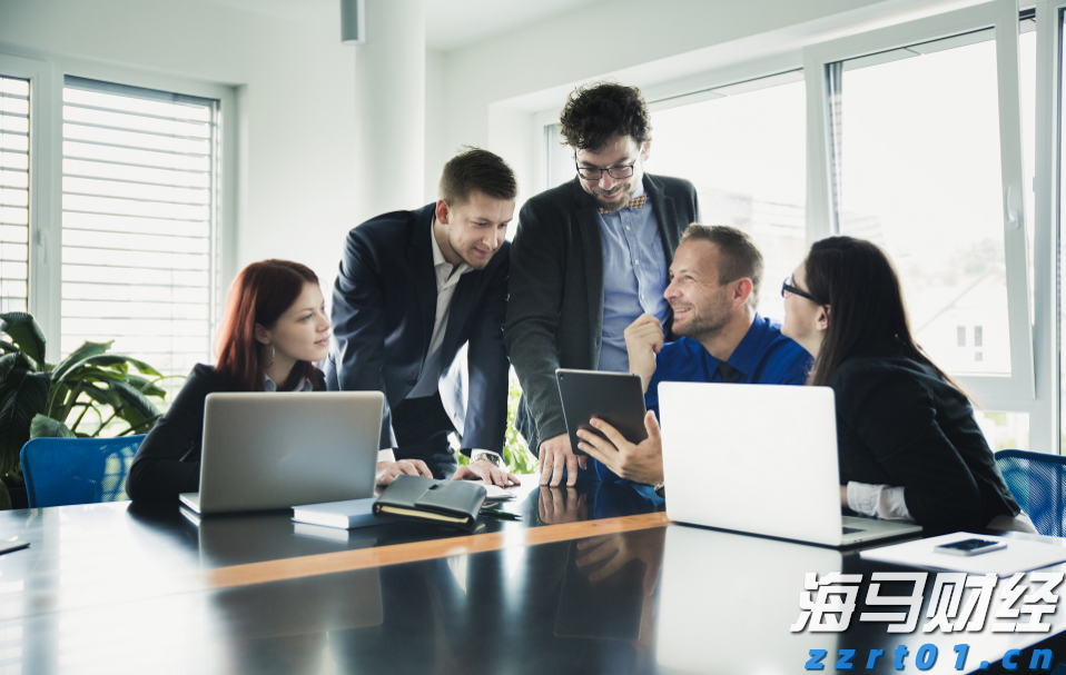 “后智能时代”的消费电子竞争开启!扎克伯格推动AI智能眼镜革命，向iPhone生态发起冲击