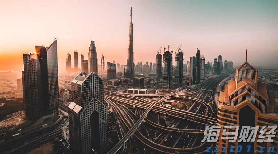 特朗普称美将对芯片和半导体征收约100%的关税