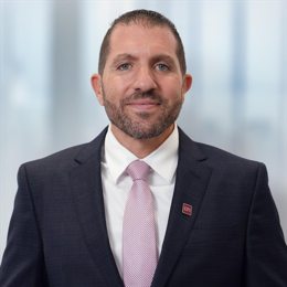 软银(SFTBY.US)以3.75亿美元收购富士康美国电动车工厂 以推动“星际之门”项目进展