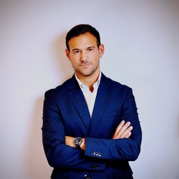 全国铁路暑运发送旅客破7亿人次